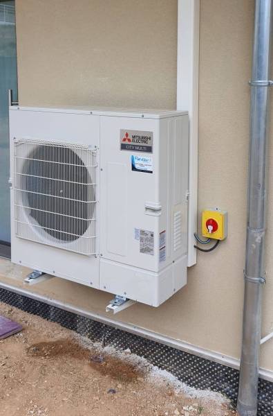 Installation climatisation pour professionnel centre Médical MEYREUIL Bouches-du-Rhône