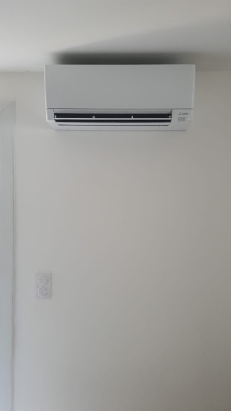 Pose de climatisation réversible MITSUBISHI, modèle AY sur la commune de Mazaugues var 83