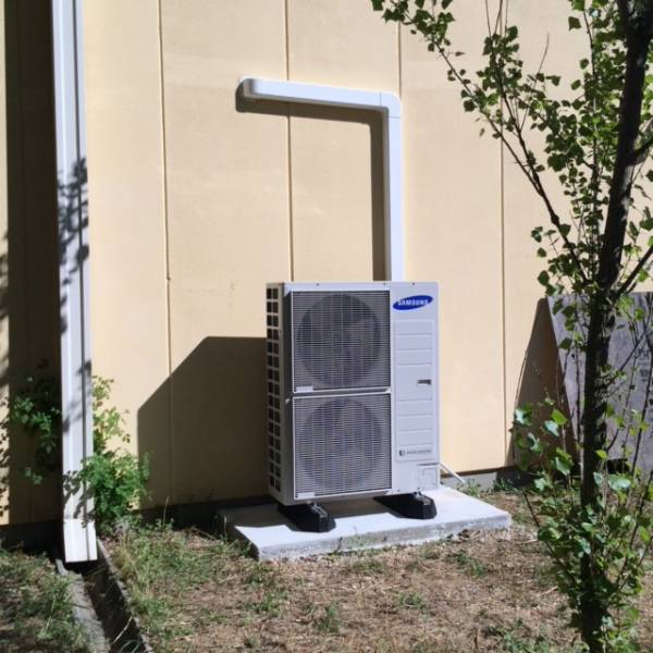 Installation d'une climatisation gainable dans un entrepôt à Gémenos