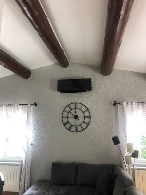 Installation Appareil clim réversible Mitsubishi modèle luxe LN à Puyloubier dans les Bouches-du-Rhône