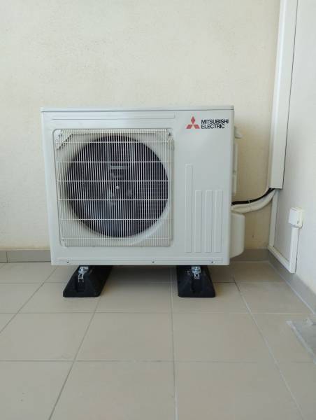 Installation climatisation Mitsubishi murale dans appartement à Trets